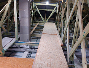 Zateplení stropu novostavby bungalovu s vazníkovou střešní konstrukcí